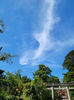 岩木山神社空.jpg